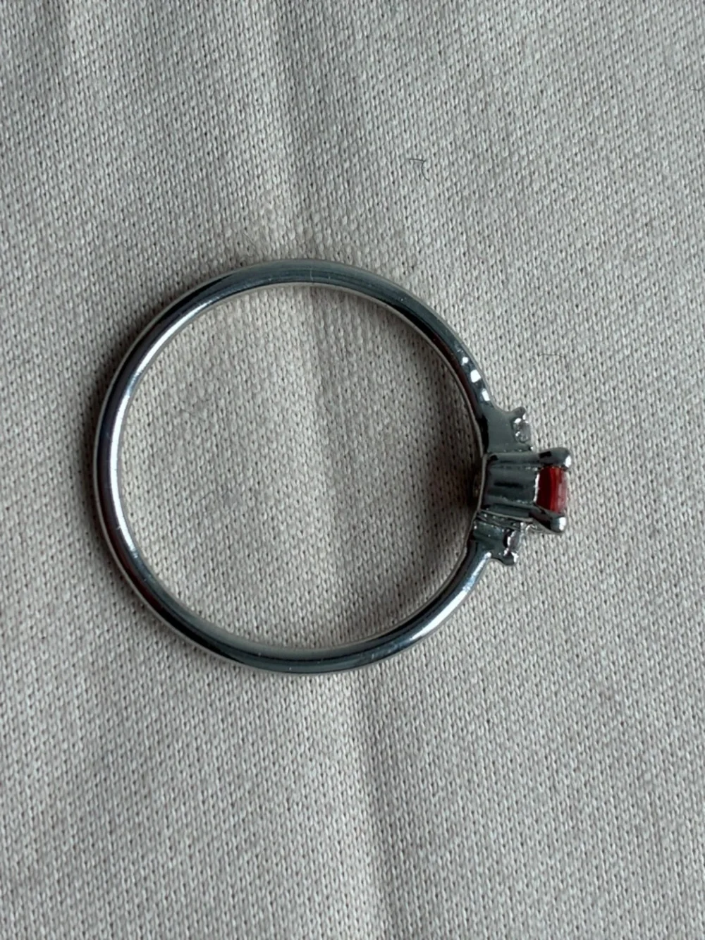 Delicate silver ring featuring a tourmaline - Picture 3 of 4